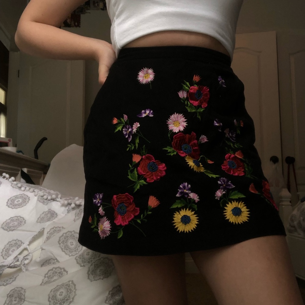 TOPSHOP floral embroidered mini skirt